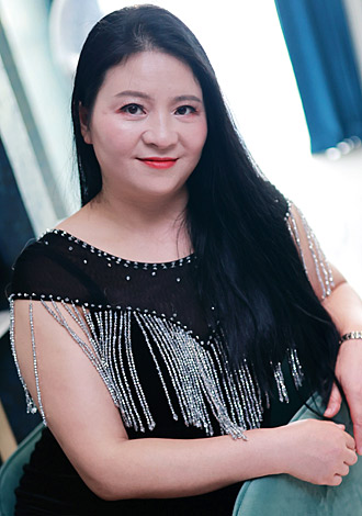 Date the member of your dreams: Thai member Xuefei from Chengdu