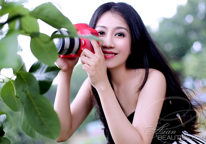 Asian Member Hong Loan from Ho Chi Minh City, 24 yo, hair color Black